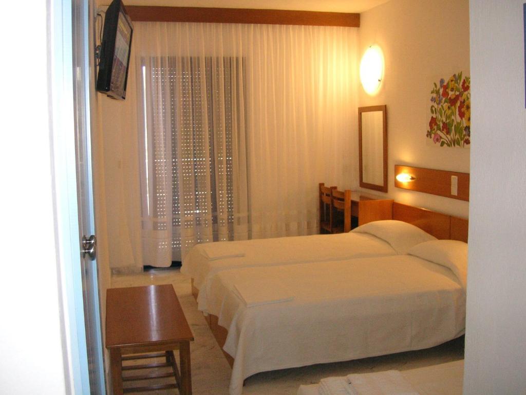 Danae Hotel Лименас Стая снимка
