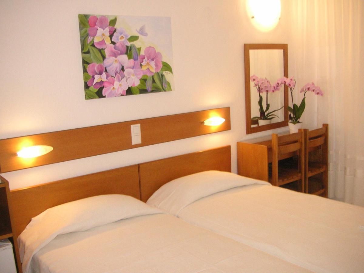 Danae Hotel Лименас Стая снимка